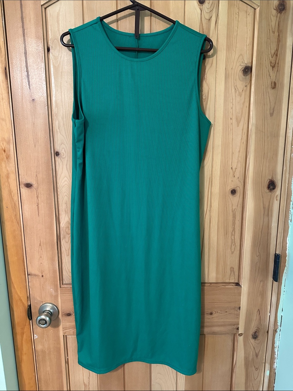 Women’s green sleeveless dress